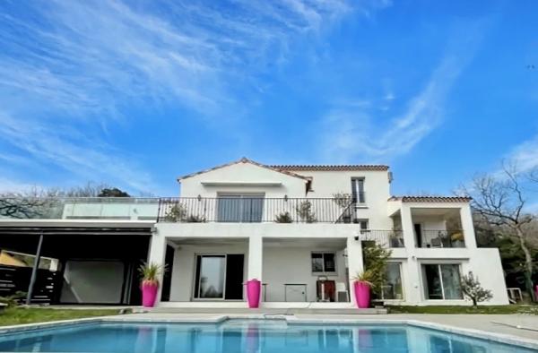 Rochefort-du-Gard (30650) Maison Rochefort Du Gard 9 pièce(s) 314 m2