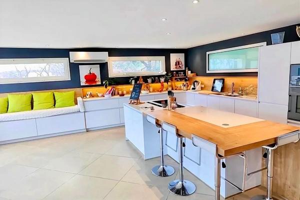 Rochefort-du-Gard (30650) Maison Rochefort Du Gard 9 pièce(s) 314 m2