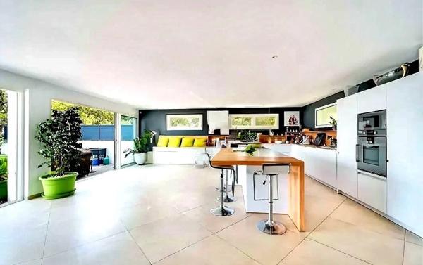 Rochefort-du-Gard (30650) Maison Rochefort Du Gard 9 pièce(s) 314 m2