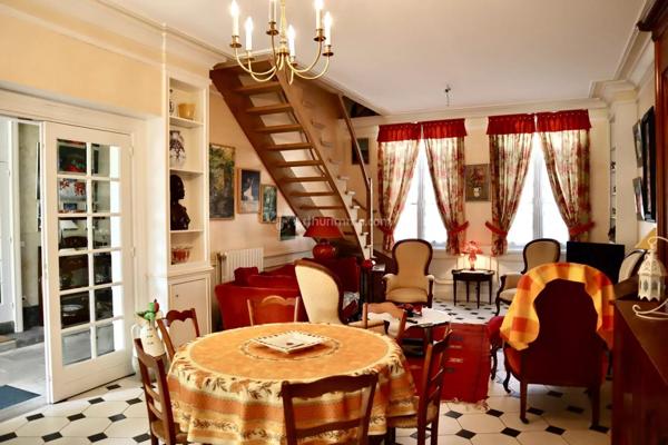 Vente Maison de ville 10 pièces 275 m2 à La Chartre-sur-le-Loir