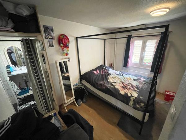 Chalet F4 sur sous sol avec terrain, parking et piscine