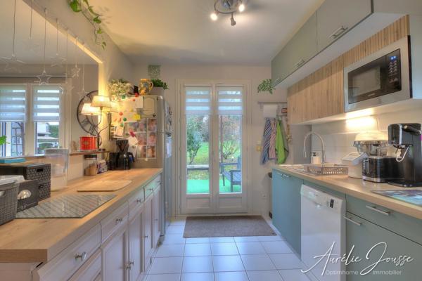 Maison rénovée avec sous-sol complet, jardin sans vis-à-vis et confort moderne