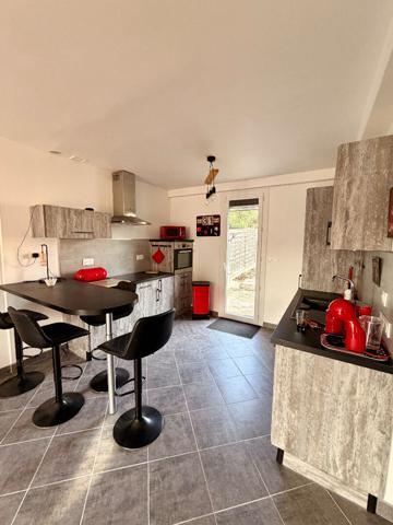 Jolie maison rénovée 2 faces, 3 chambres, jardin avec petite dépendance et garage sur parcelle de 195m2