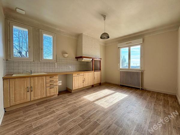 ARTIGUES - Maison à louer de type 3 avec jardin clôturé, garage et bureau.