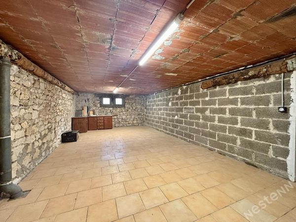 ARTIGUES - Maison à louer de type 3 avec jardin clôturé, garage et bureau.