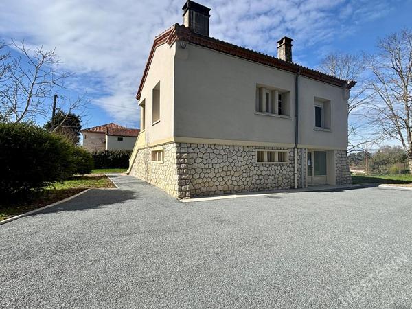 ARTIGUES - Maison à louer de type 3 avec jardin clôturé, garage et bureau.
