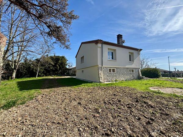 ARTIGUES - Maison à louer de type 3 avec jardin clôturé, garage et bureau.