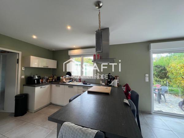 Pavillon de plain-pied, avec Hangar de 120m²