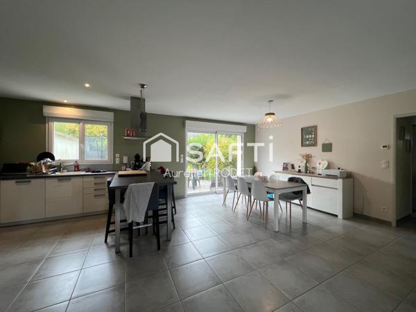 Pavillon de plain-pied, avec Hangar de 120m²