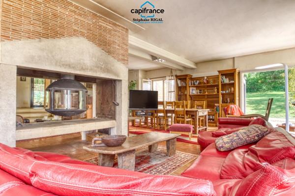 Dpt Lot et Garonne (47), à vendre FUMEL propriété en pierre P7 sur un terrain de 4ha de terrain