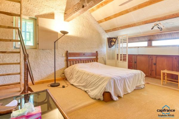 Dpt Lot et Garonne (47), à vendre FUMEL propriété en pierre P7 sur un terrain de 4ha de terrain