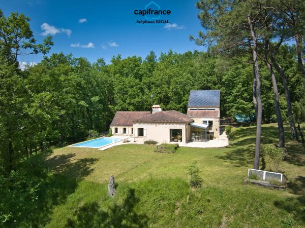 Dpt Lot et Garonne (47), à vendre FUMEL propriété en pierre P7 sur un terrain de 4ha de terrain