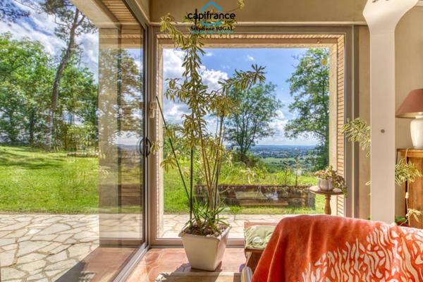 Dpt Lot et Garonne (47), à vendre FUMEL propriété en pierre P7 sur un terrain de 4ha de terrain