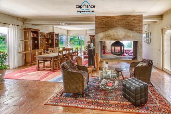 Dpt Lot et Garonne (47), à vendre FUMEL propriété en pierre P7 sur un terrain de 4ha de terrain