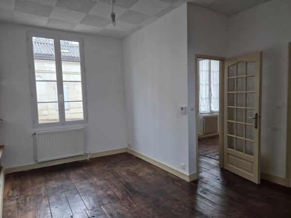 Petite maison de caractère, centre ville