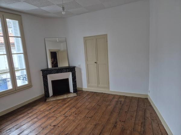 Petite maison de caractère, centre ville