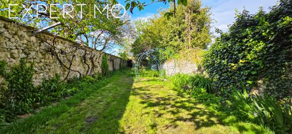 Étampes (91150) Maison de caractère avec dépendances, cour et jardin