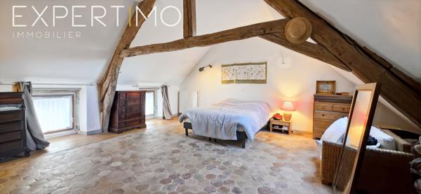 Étampes (91150) Maison de caractère avec dépendances, cour et jardin