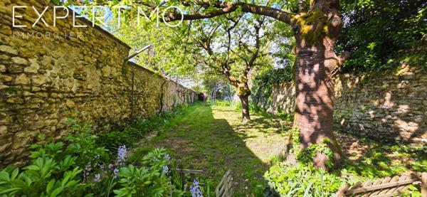 Étampes (91150) Maison de caractère avec dépendances, cour et jardin