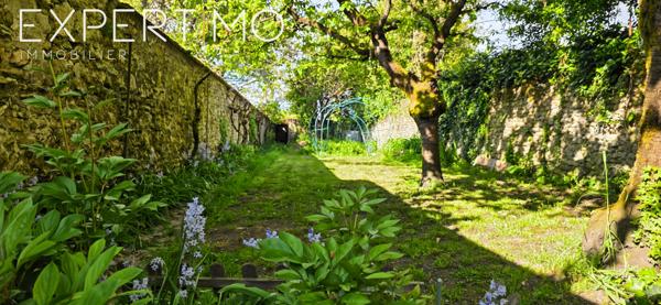 Étampes (91150) Maison de caractère avec dépendances, cour et jardin