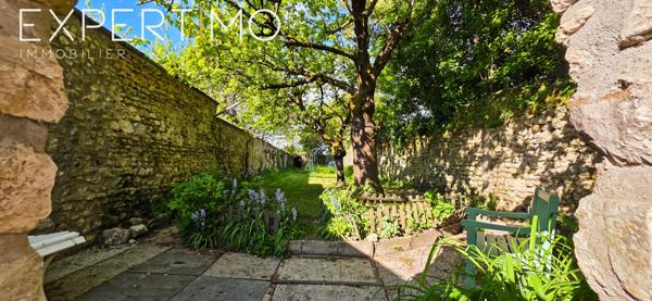 Étampes (91150) Maison de caractère avec dépendances, cour et jardin