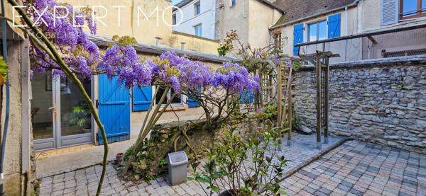 Étampes (91150) Maison de caractère avec dépendances, cour et jardin