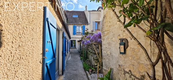 Étampes (91150) Maison de caractère avec dépendances, cour et jardin