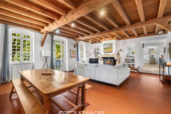 Ancienne ferme restaurée, panorama sur le Pilat et art de vivre à 40 minutes de Lyon