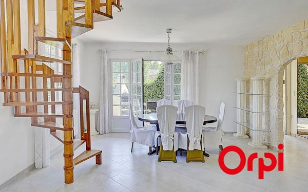 Maison à vendre    6 pièces • 195 m2 Cailloux-sur-Fontaines