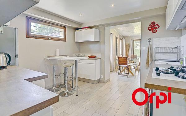 Maison à vendre    6 pièces • 195 m2 Cailloux-sur-Fontaines