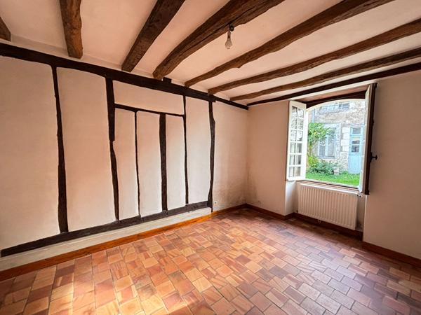 Maison du 19ème en Pierre située dans un environnement calme sur la commune d'Auverse