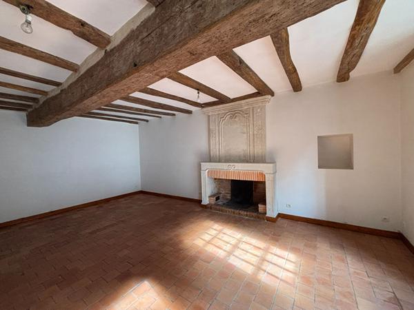 Maison du 19ème en Pierre située dans un environnement calme sur la commune d'Auverse