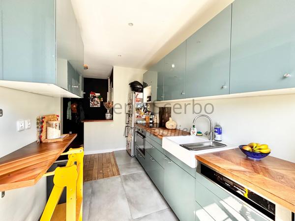 Appartement
         3 pièces
        - 63 m² 545 000 € *