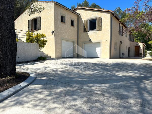 Bâtisse de 263 m2 - AIX EN PROVENCE 