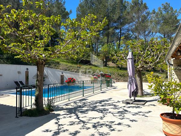 Bâtisse de 263 m2 - AIX EN PROVENCE 