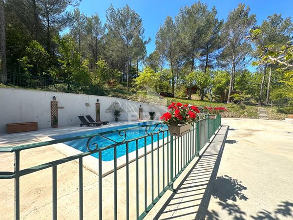 Bâtisse de 263 m2 - AIX EN PROVENCE 