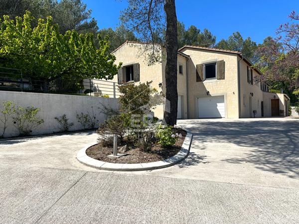 Bâtisse de 263 m2 - AIX EN PROVENCE 