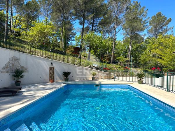 Bâtisse de 263 m2 - AIX EN PROVENCE 