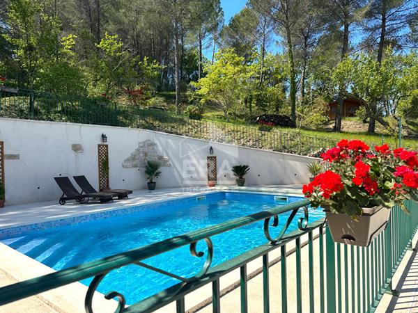 Bâtisse de 263 m2 - AIX EN PROVENCE 