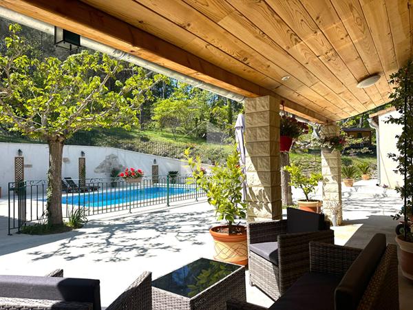 Bâtisse de 263 m2 - AIX EN PROVENCE 