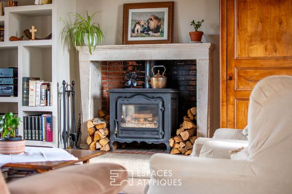 Ancienne école réhabilitée avec vue sur la rivière