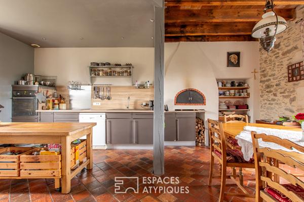 Ancienne école réhabilitée avec vue sur la rivière