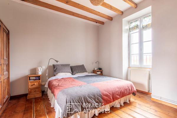 Ancienne école réhabilitée avec vue sur la rivière