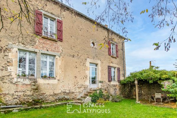 Ancienne école réhabilitée avec vue sur la rivière