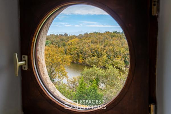 Ancienne école réhabilitée avec vue sur la rivière