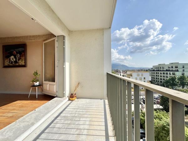 ANNECY CENTRE / T3 DERNIER ETAGE / ASCENSEUR / CAVE