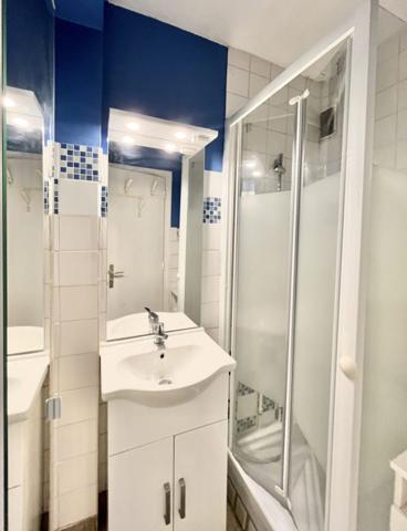 ANNECY CENTRE / T3 DERNIER ETAGE / ASCENSEUR / CAVE