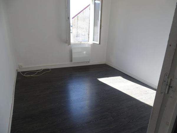Vente
                Maison98 m² - 5 Pièces -
                    LE CHATELET (18170)