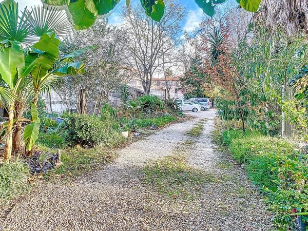 T4 avec Grand garage de 60m² et jardin privatif
