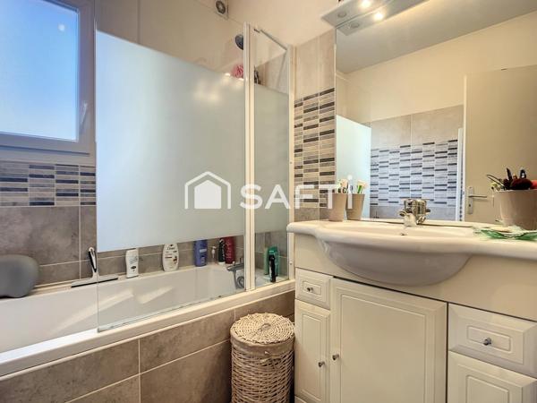 T4 avec Grand garage de 60m² et jardin privatif